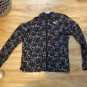 Nike hooded windbreaker (L)